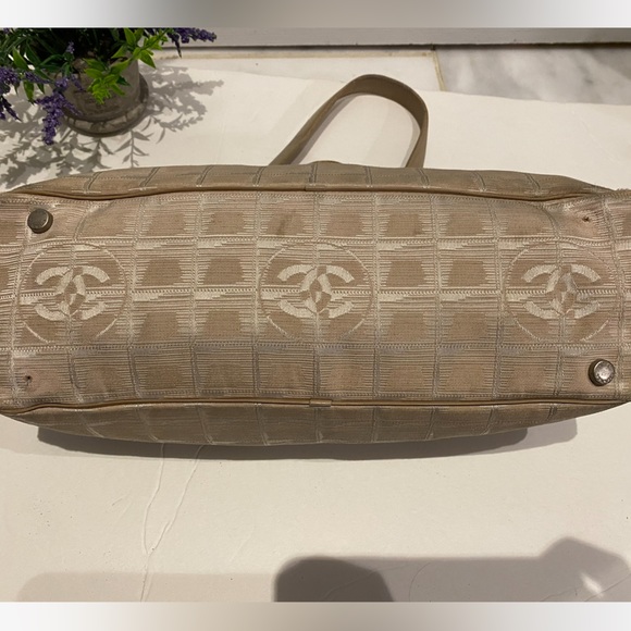 AUTHENTIC Chanel Travel Ligne Bowler Bag - Picture 9 of 15